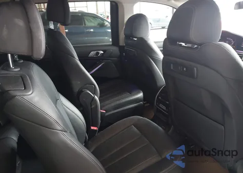 2020 BMW X7 xDrive40I z USA, uszkodzony, nr VIN 5UXCW2C0XL9A00480